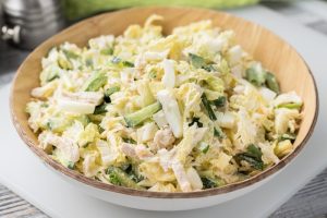 yak-prygotuvaty-smachnyj-salat-z-pekinskoyi-kapusty