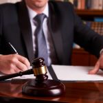 Скільки заробляє юрист в Україні: реальні цифри